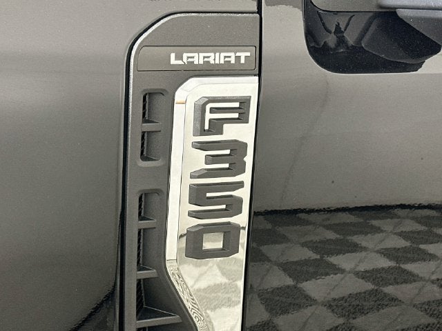 2027 Ford Super Duty F-350 SRW Lariat