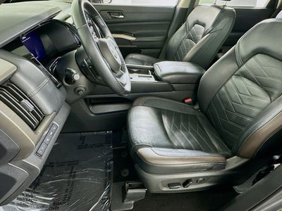 2023 Nissan Pathfinder Platinum