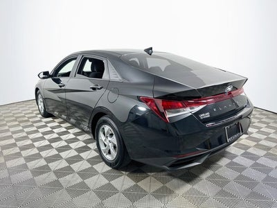 2022 Hyundai Elantra SE