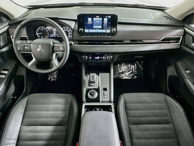 2023 Mitsubishi Outlander SE