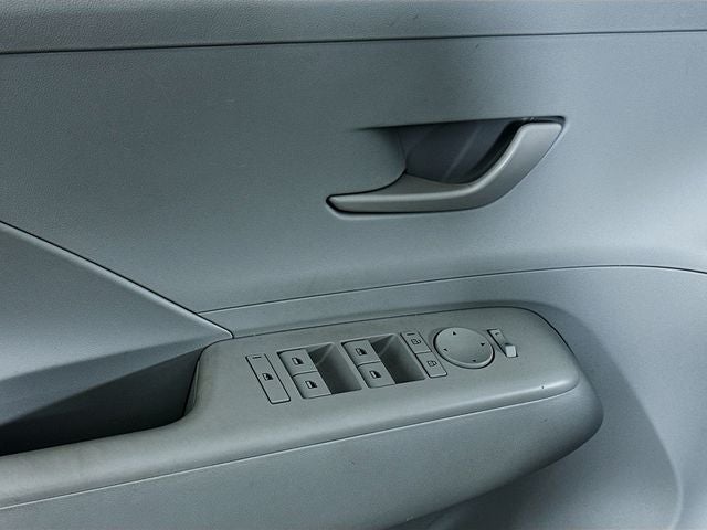 2025 Hyundai Kona SE