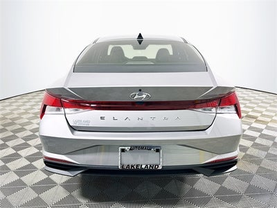 2023 Hyundai Elantra SE