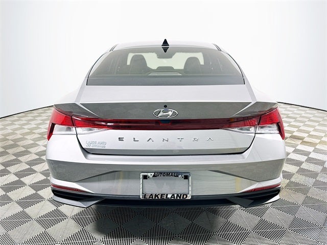 2023 Hyundai Elantra SE